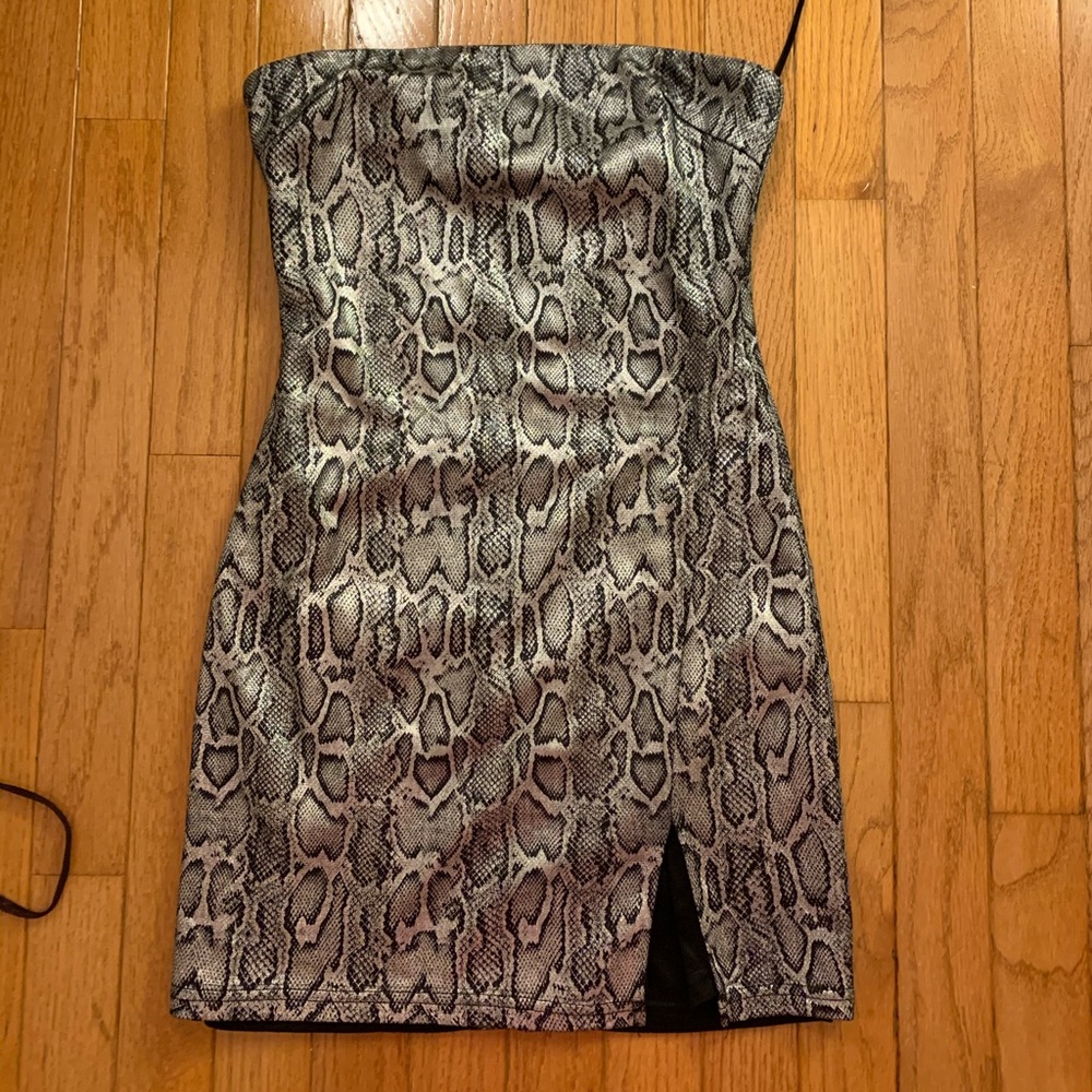 STRAPLESS SNAKESKIN BODYCON DRESS